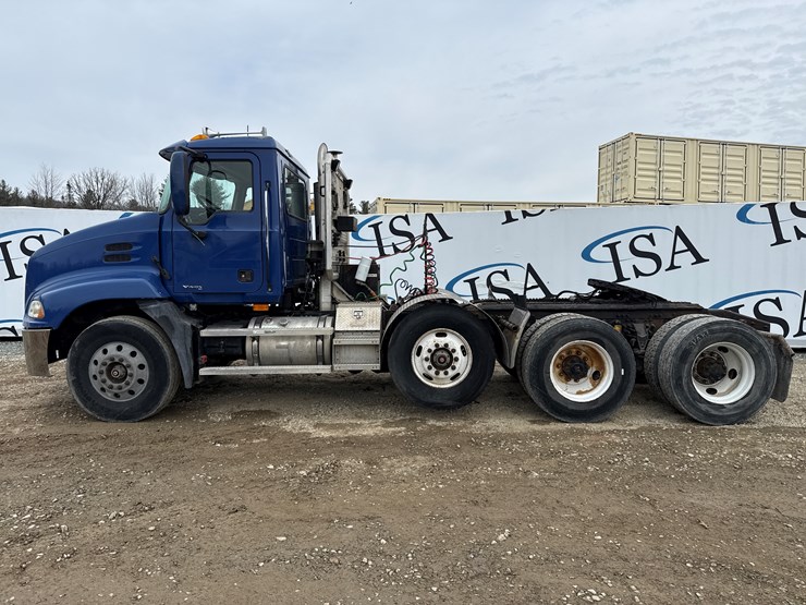 2007-massey-ferguson-8-image-2