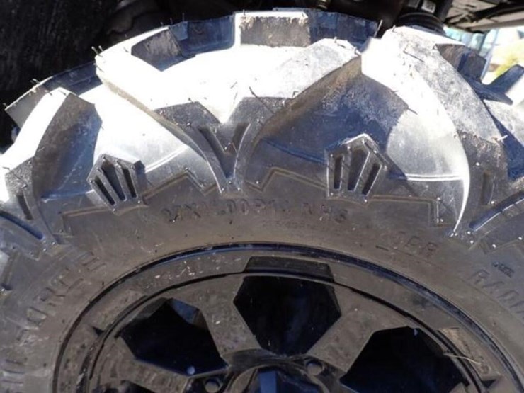 2022-can-am-defender-limited-hd10-4x4-side-by-side-image-36