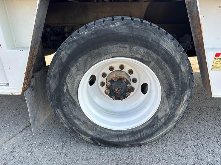 freightliner-fl70-image-79