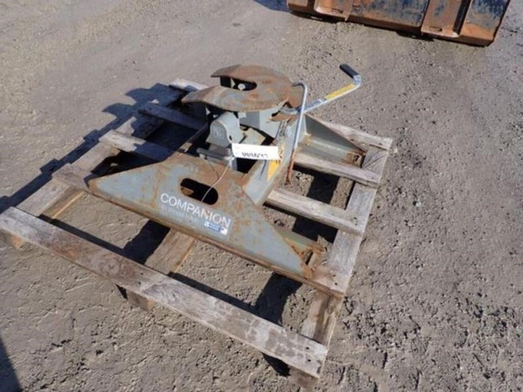 b&w-companion-5th-wheel-image-1