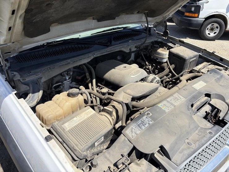 2004-chevrolet-silverado-2500hd-image-7