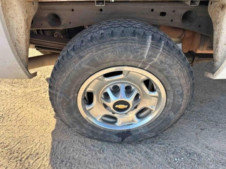 2011-chevrolet-2500-image-10