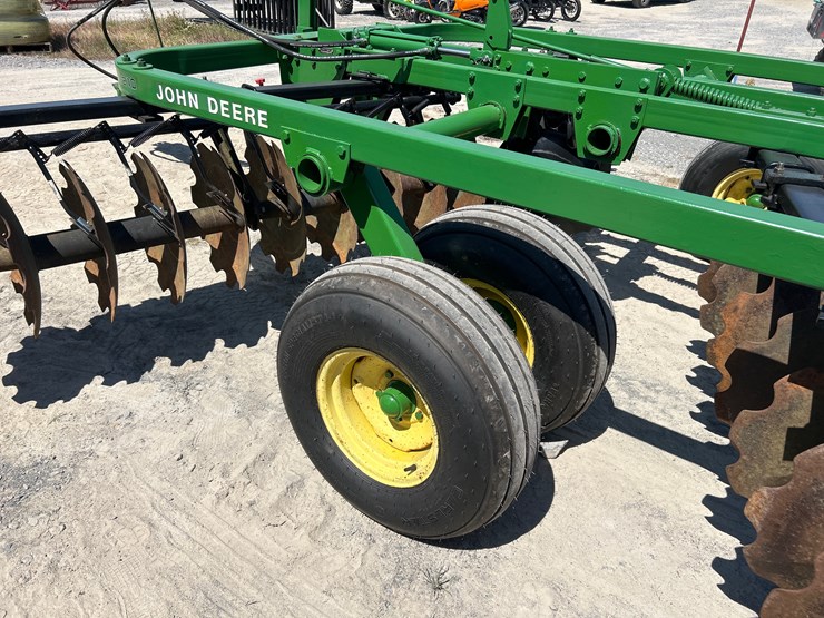 john-deere-210-image-8