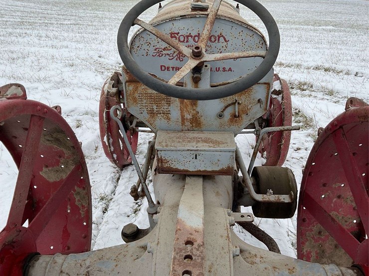 fordson-with-mounted-plow-image-8