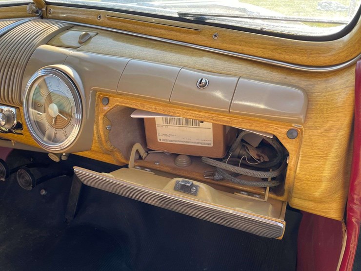 1948-ford-super-deluxe-convertible-image-77