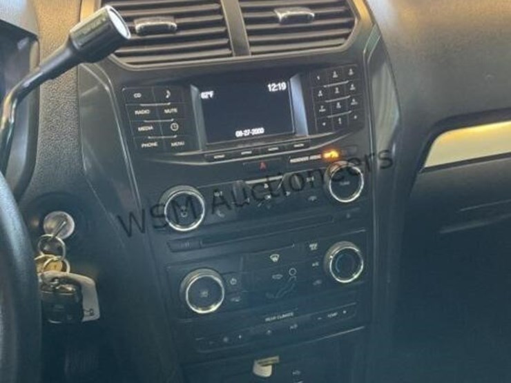 2017-ford-explorer-image-19