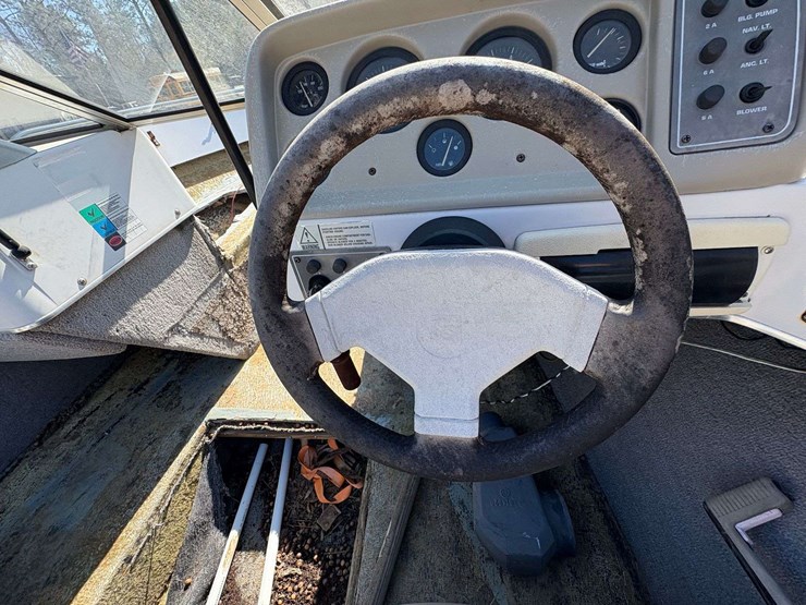 four-winns-"180-freedom"-ski-boat-w/-trailer-image-22