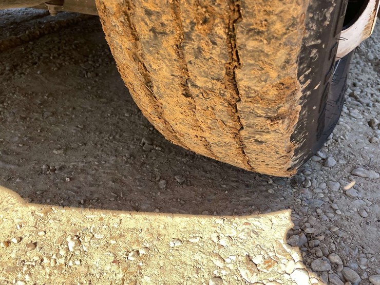 2013-isuzu-reach-image-18