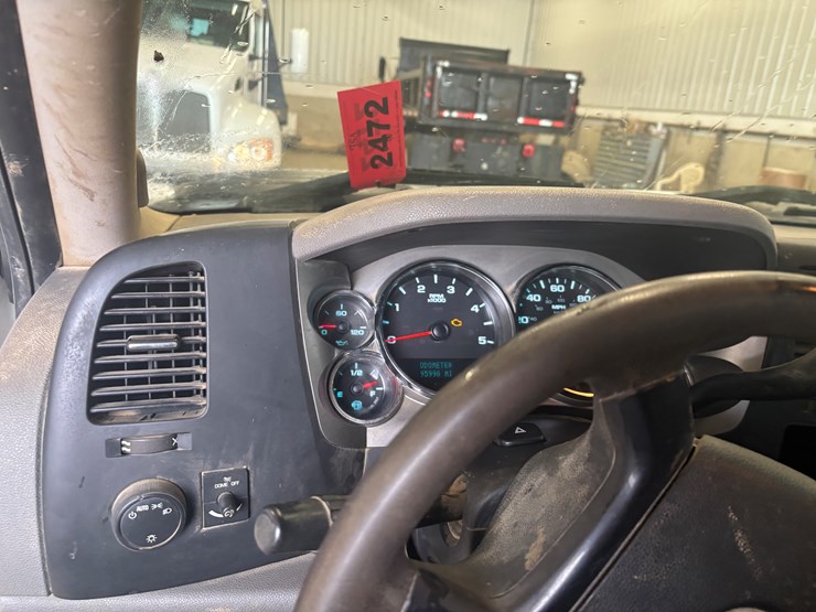 2013-chevrolet-3500-image-40