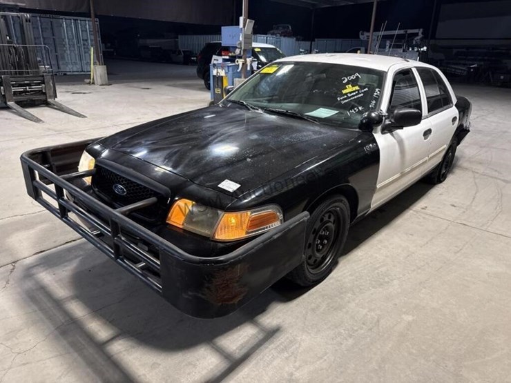 2009-ford-crown-victoria-sdn-image-4