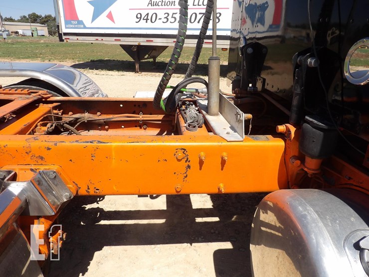 2008-peterbilt-389-image-22