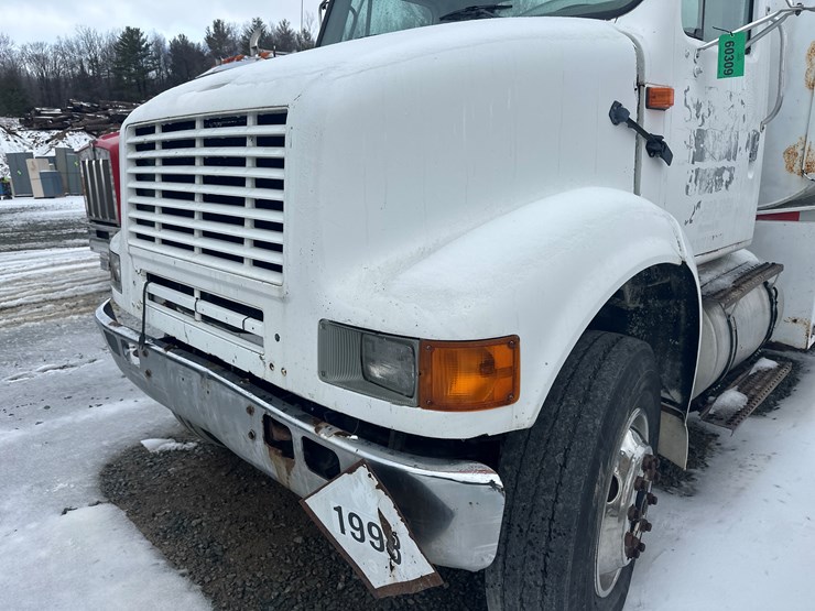 1995-international-8100-image-9