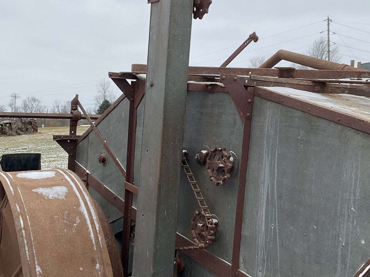 fordson-with-mounted-gleaner-combine-image-36