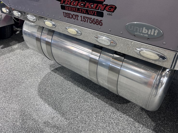 2007-peterbilt-379-image-26