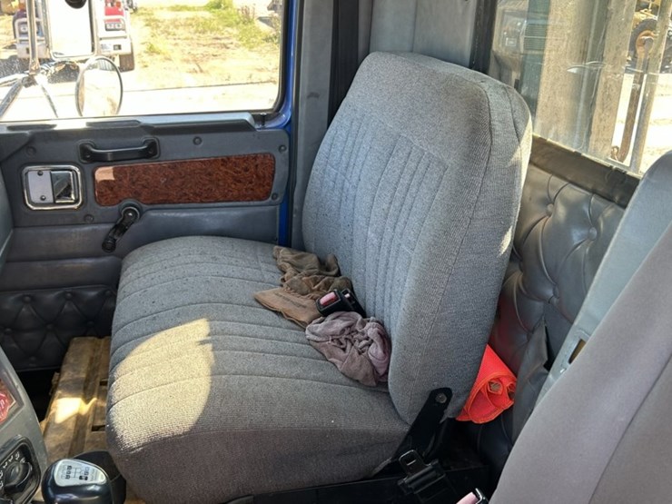 #1114-•-2005-western-star-tri-axle-heavy-haul-truck-tractor-image-58