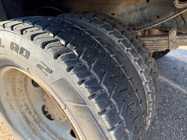 2012-ford-f550-xl-image-42