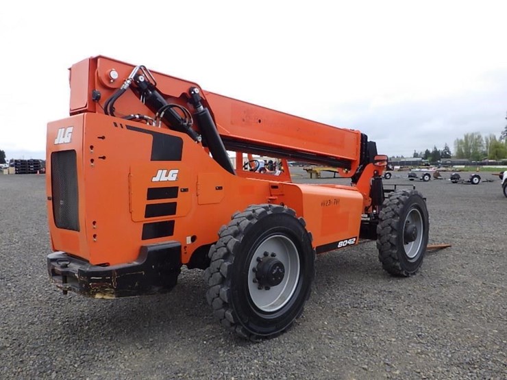 2018-jlg-8042-image-5