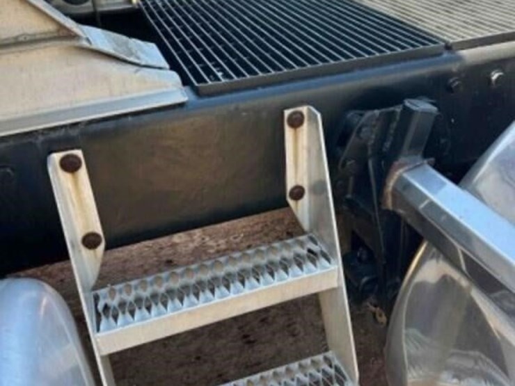 1989-peterbilt-379-image-13