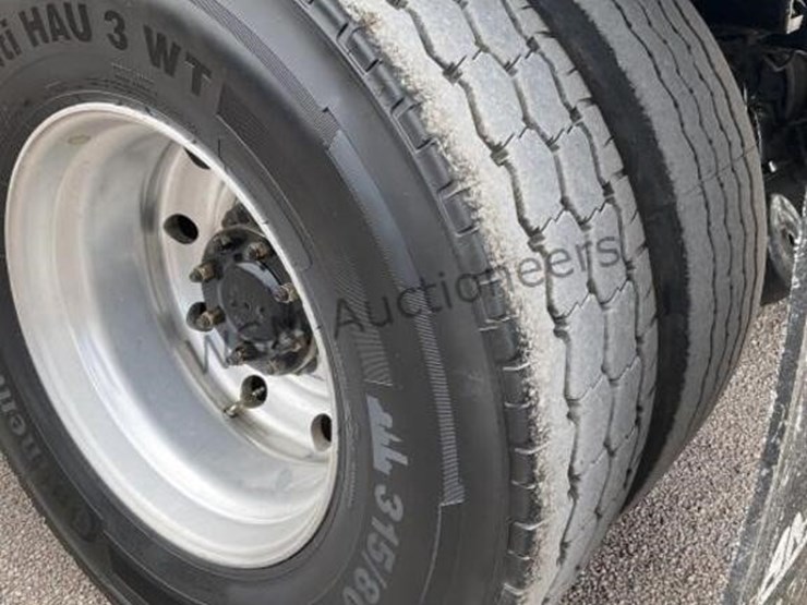 2018-peterbilt-520-image-7