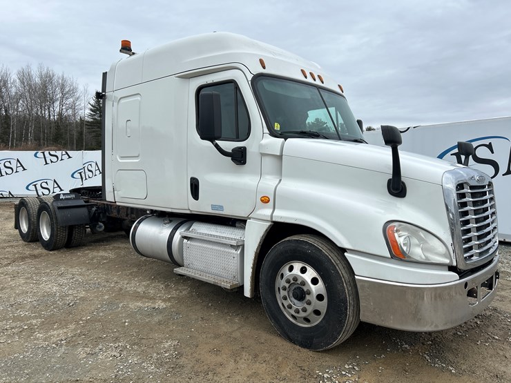 2017-massey-ferguson-8-image-7