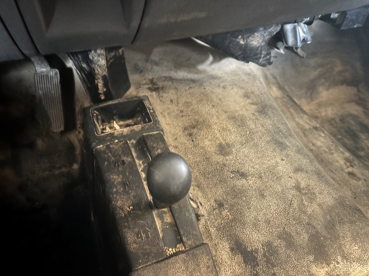 2013-chevrolet-3500-image-39