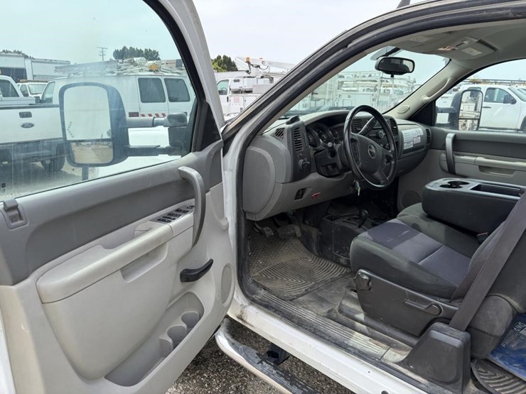 2012-gmc-sierra-2500-image-12