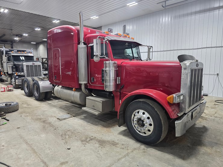 2005-peterbilt-379-image-1