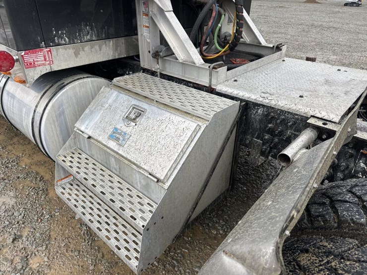 2009-massey-ferguson-8-image-22