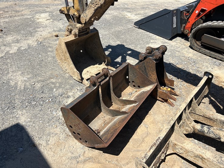 caterpillar-302.5-image-19