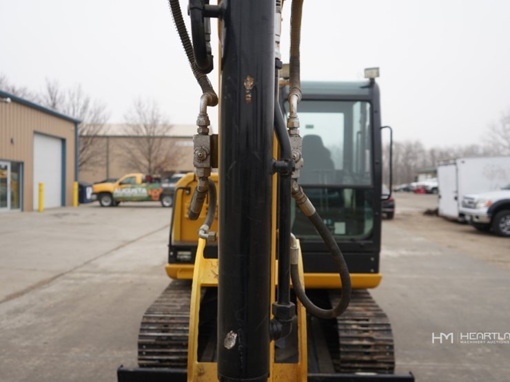 2014-caterpillar-305.5e-image-25