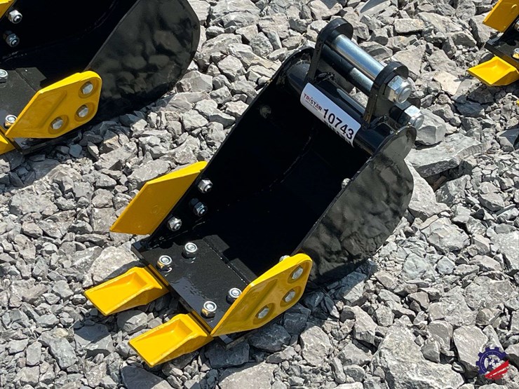 unused-2026-ce-8"-toothed-bucket-image-1