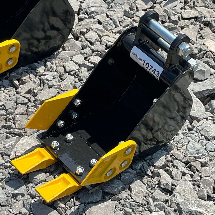 Unused 2026 CE 8" Toothed Bucket