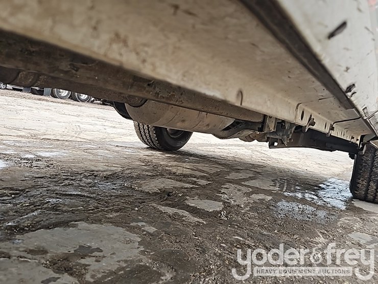 2004-ford-excursion-image-8