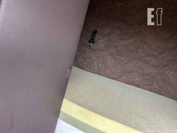 2015-volvo-vnl62t630-image-19