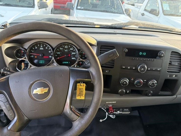 2013-chevrolet-2500-image-13