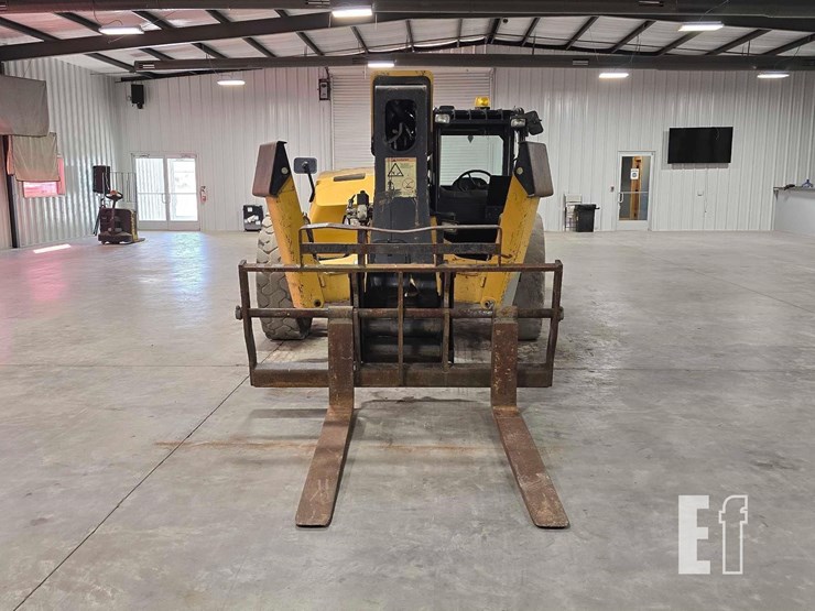 2013-caterpillar-tl943c-image-7