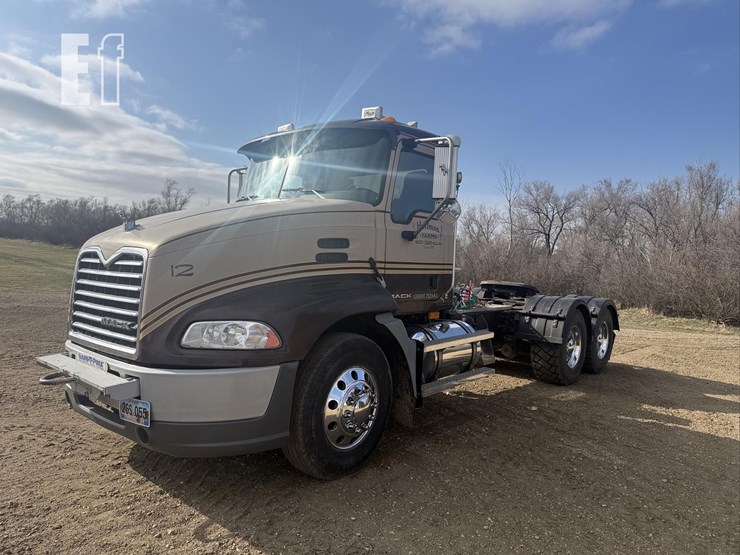 2007-mack-pinnacle-cxp613-image-1