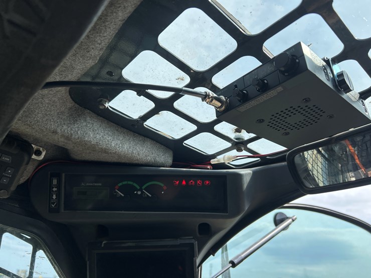 2020-deere-332g-image-46