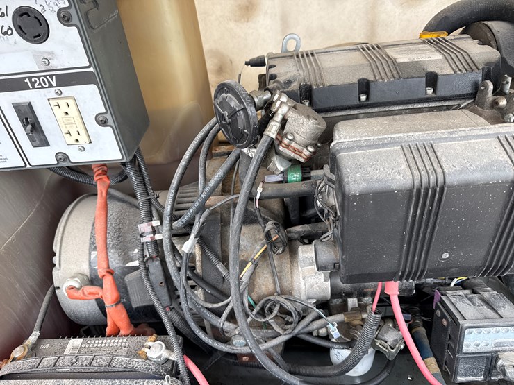 2015-massey-ferguson-8-image-30