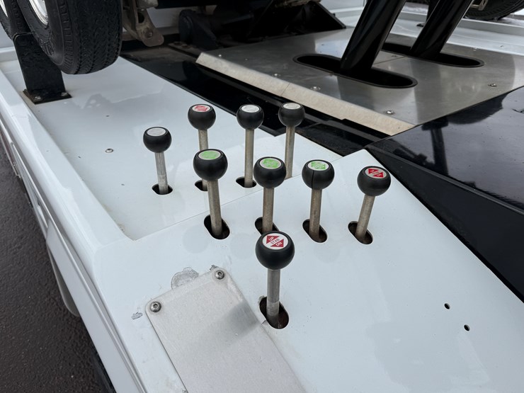 2018-ford-f550-image-17