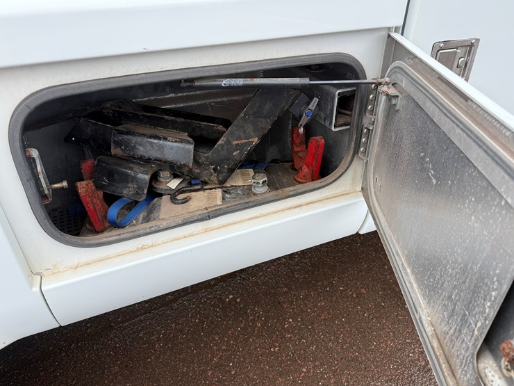 2018-ford-f550-image-38