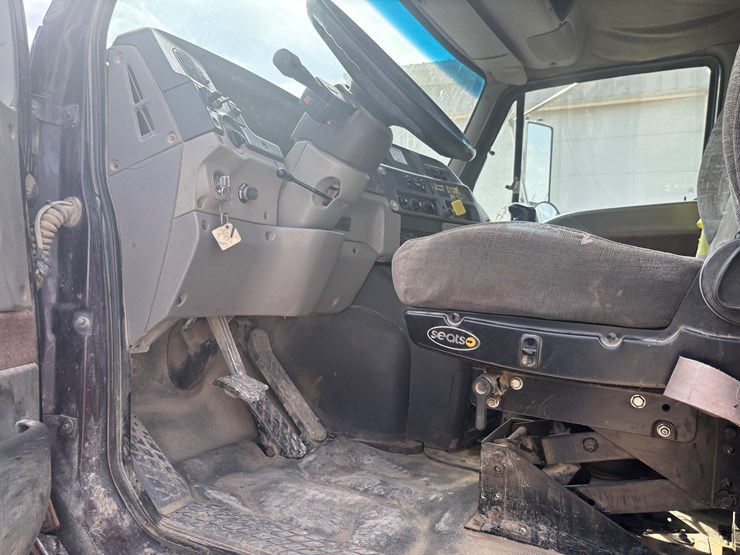 1999-sterling-l9513-image-27