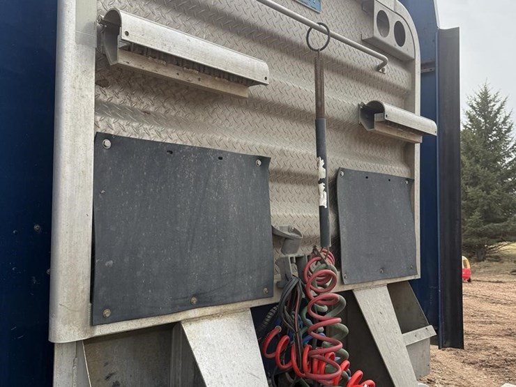 2005-kenworth-w900-image-16