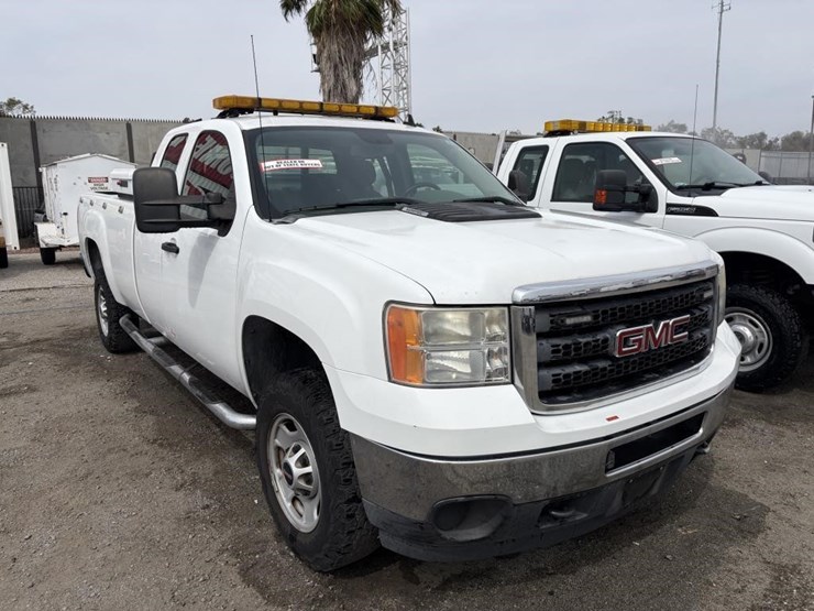 2012-gmc-sierra-2500-image-2