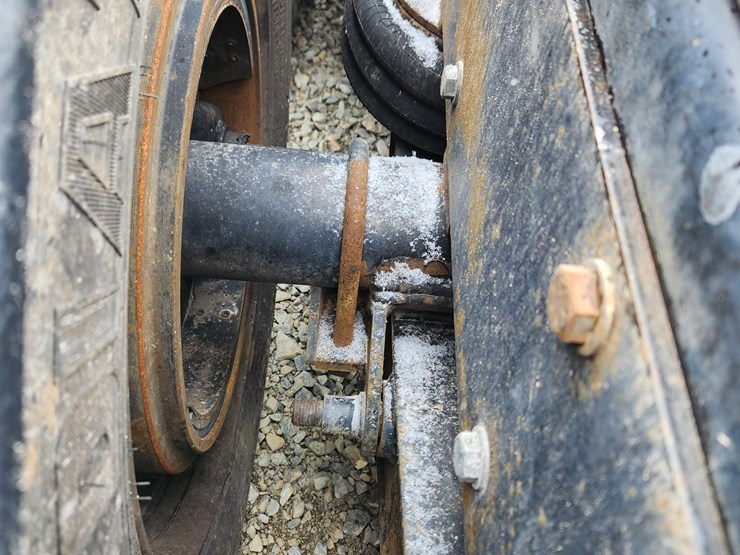 2014-massey-ferguson-8-image-28