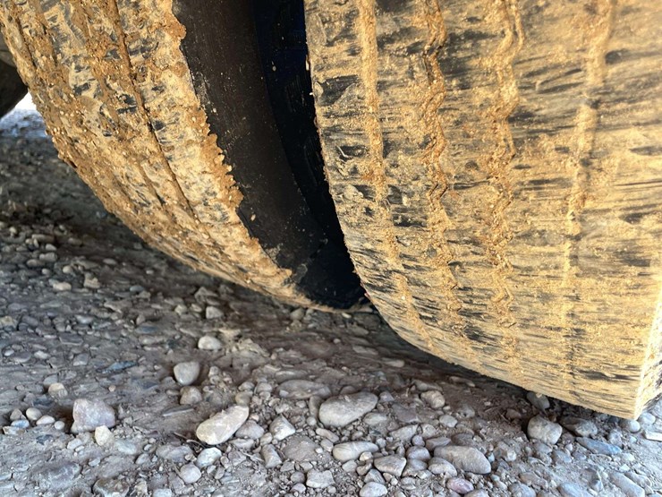 2013-isuzu-reach-image-20