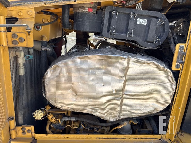 2016-caterpillar-d6t-lgp-image-30