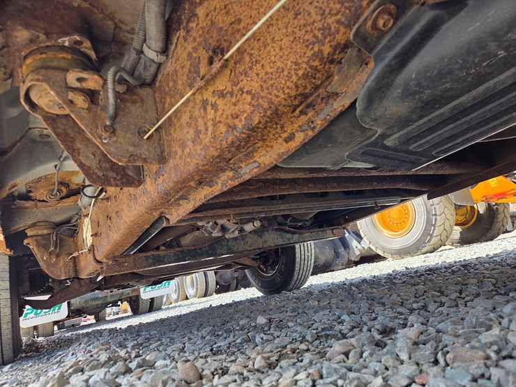 2003-chevrolet-3500-image-32