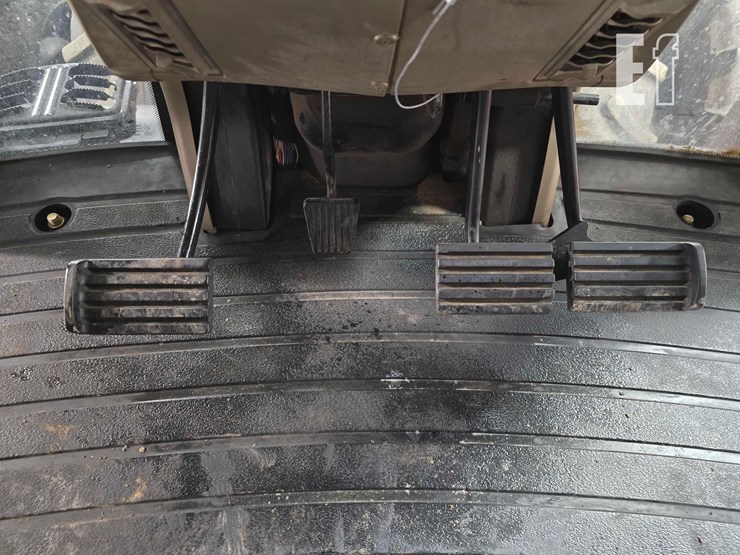 2017-case-ih-magnum-340-image-14