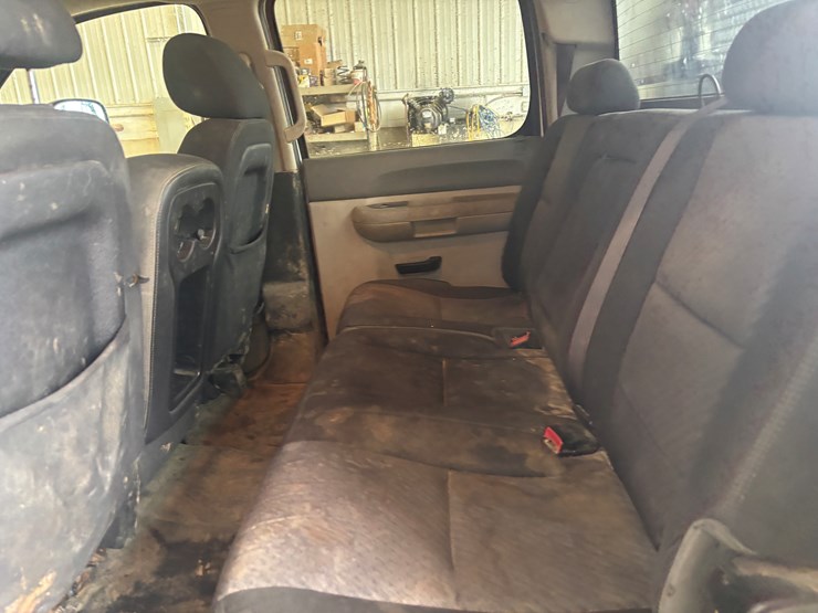 2013-chevrolet-3500-image-33